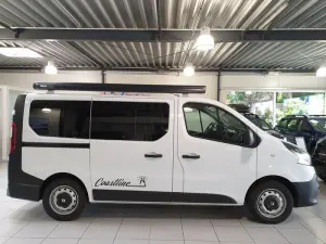 Fahrzeugumbau Renault Trafic Camper Seitenansicht