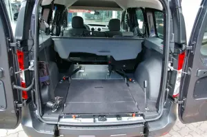 Fahrzeugumbau Rollstuhlumbau Dacia Dokker eingeklappte Rampe