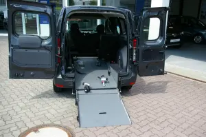 Fahrzeugumbau Rollstuhlumbau Dacia Dokker ausgefahrene Rampe