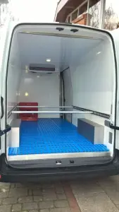 Fahrzeugumbau Renault Master Kasten Kühlfahrzeug von Hinten
