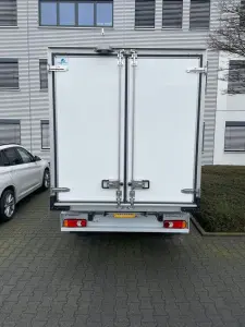 Fahrzeugumbau Renault Master Koffer Kühlfahrzeug von hinten