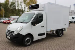 Fahrzeugumbau Renault Master Koffer Kühlfahrzeug Seitenansicht