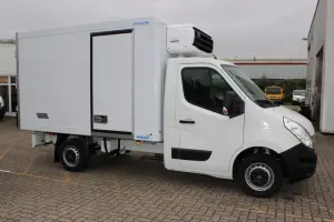 Fahrzeugumbau Renault Master Koffer Kühlfahrzeug Seitenansicht