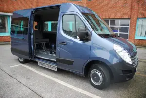 Fahrzeugumbau Renault Master Aktivfahrer Seitenansicht