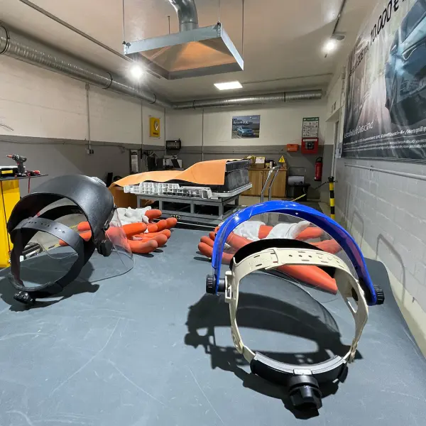 Schutzkleidung für Batteriereparatur