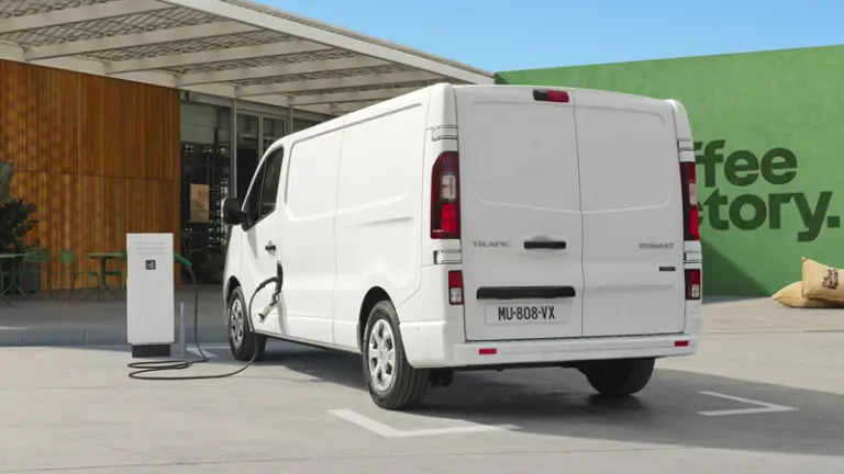 Renault Trafic E-Tech 100% elektrisch von hinten