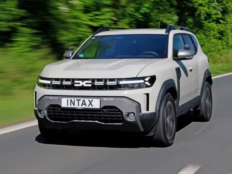 Dacia Duster Fahrschule INTAX